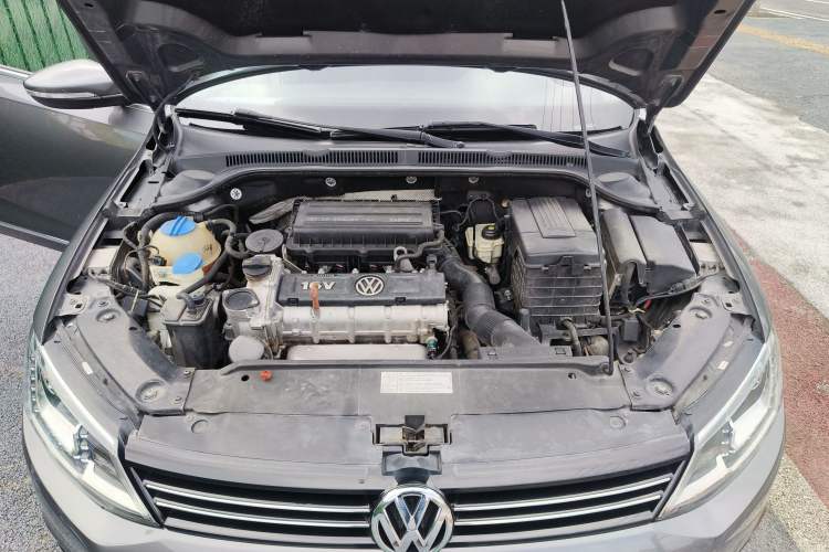 Used Volkswagen Sagitar 2014 Revised Version 1.6L Automatic Comfort Edition Engine Bay