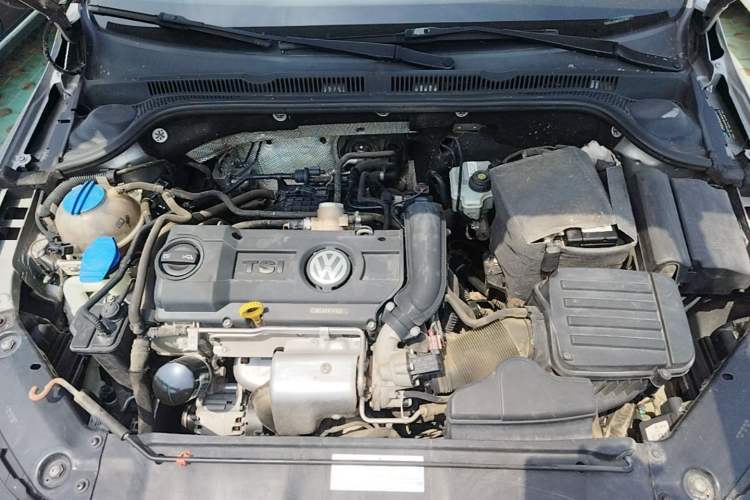 Used Volkswagen Sagitar 2014 1.4TSI Manual Luxury Model Engine Bay