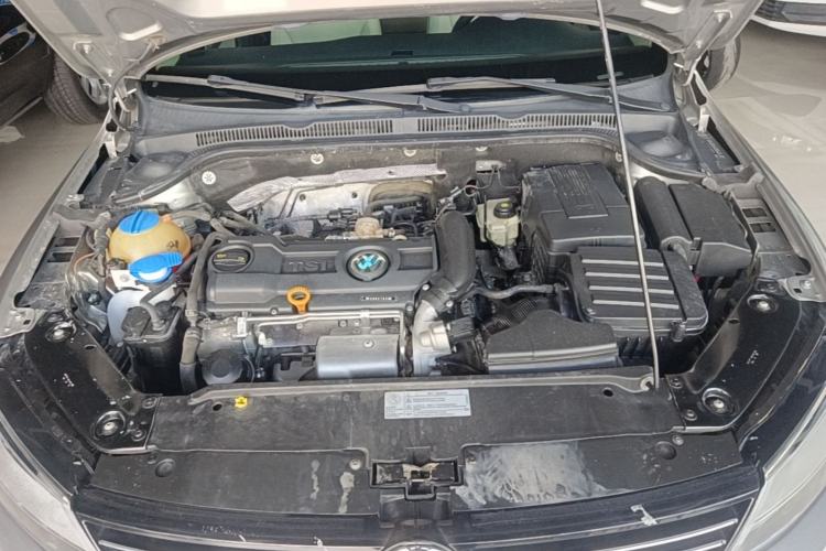 Used Volkswagen Sagitar 2014 Revised Version 1.4TSI Automatic Luxury Edition Engine Bay