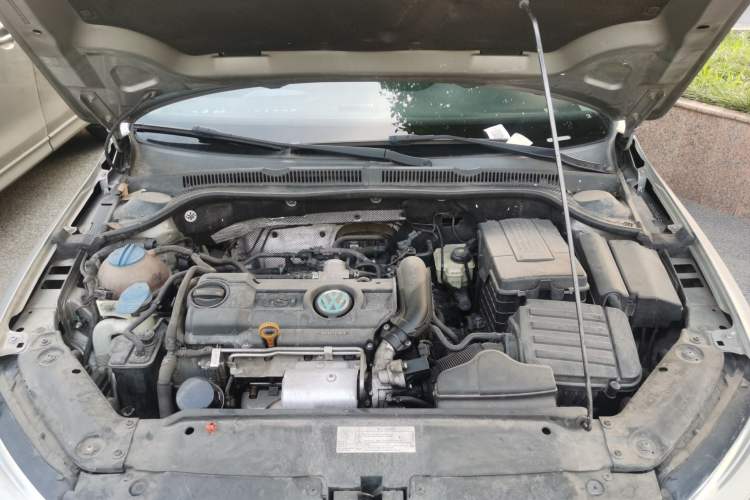 Used Volkswagen Sagitar 2014 Revised Version 1.4TSI Automatic Luxury Edition Engine Bay