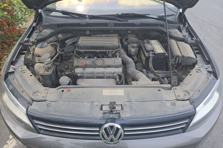 Used Volkswagen Sagitar 2014 1.6L Manual Comfort Model Engine Bay