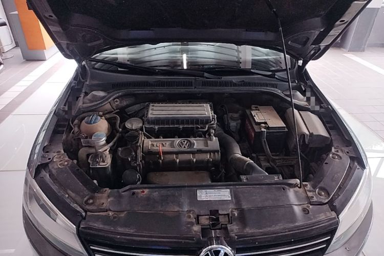 Used Volkswagen Sagitar 2014 1.6L Manual Comfort Model Engine Bay