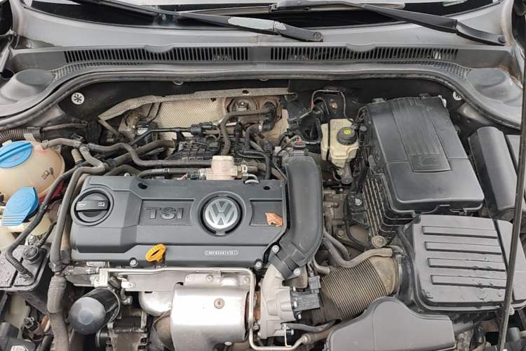 Used Volkswagen Sagitar 2014 Revised Version 1.4TSI Automatic Luxury Edition Engine Bay
