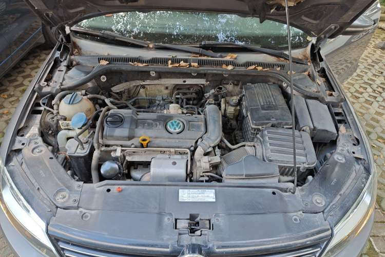 Used Volkswagen Sagitar 2014 Revised Version 1.4TSI Automatic Luxury Edition Engine Bay