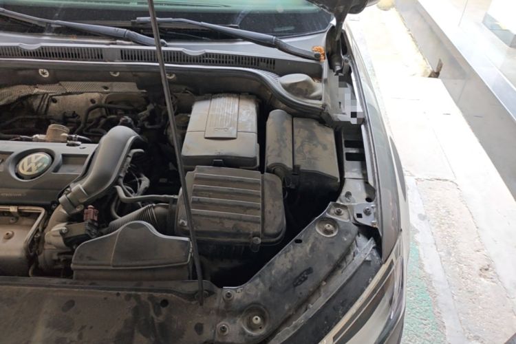 Used Volkswagen Sagitar 2014 1.4TSI Automatic Luxury Model Engine Bay Left