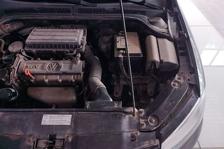 Used Volkswagen Sagitar 2014 1.6L Manual Comfort Model Engine Bay Left