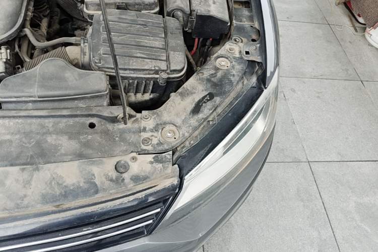 Used Volkswagen Sagitar 2014 1.4TSI Automatic Luxury Model Engine Bay Left