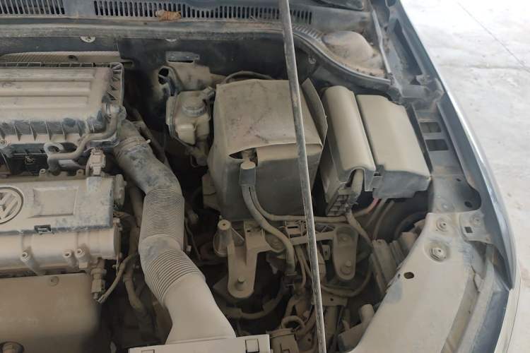 Used Volkswagen Sagitar 2014 1.6L Manual Comfort Model Engine Bay Left