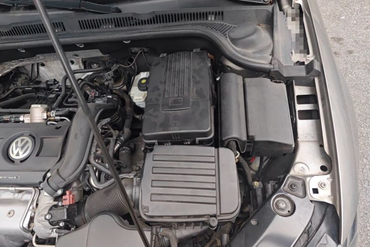 Used Volkswagen Sagitar 2014 1.4TSI Automatic Luxury Model Engine Bay Left
