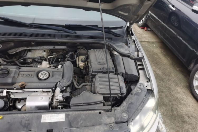 Used Volkswagen Sagitar 2014 Revised Version 1.4TSI Automatic Luxury Edition Engine Bay Left