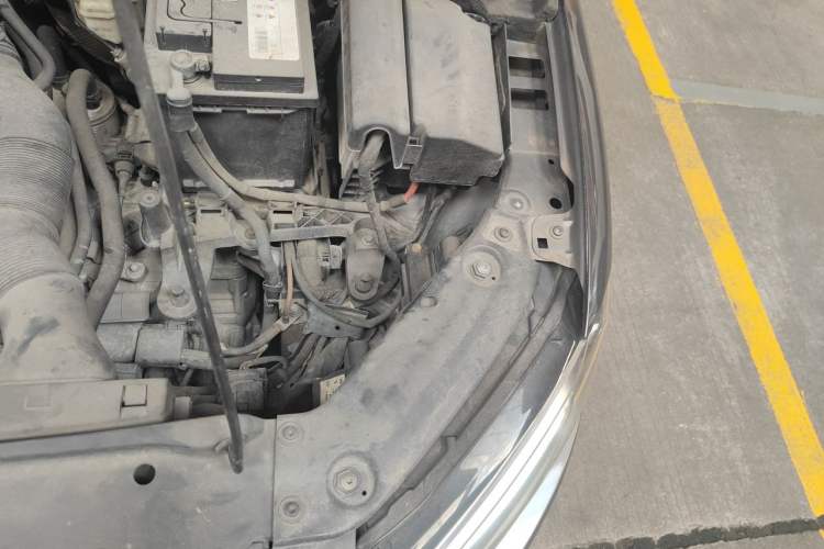 Used Volkswagen Sagitar 2014 1.6L Automatic Comfort Model Engine Bay Left