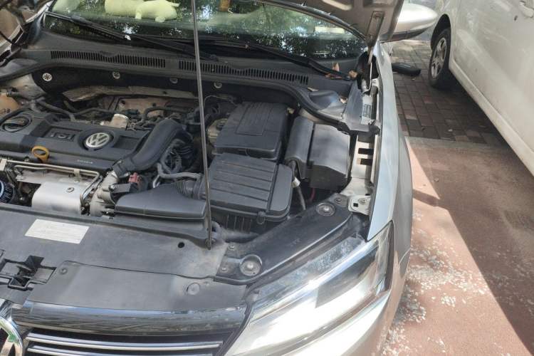 Used Volkswagen Sagitar 2014 1.4TSI Automatic Luxury Model Engine Bay Left