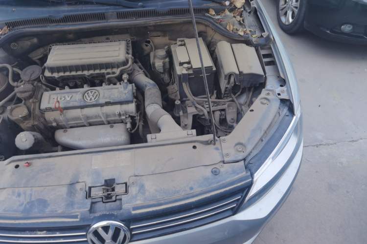 Used Volkswagen Sagitar 2014 1.6L Manual Comfort Model Engine Bay Left