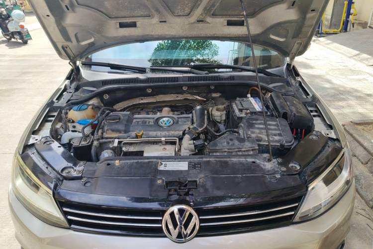 Used Volkswagen Sagitar 2014 1.4TSI Manual Luxury Model Engine Bay