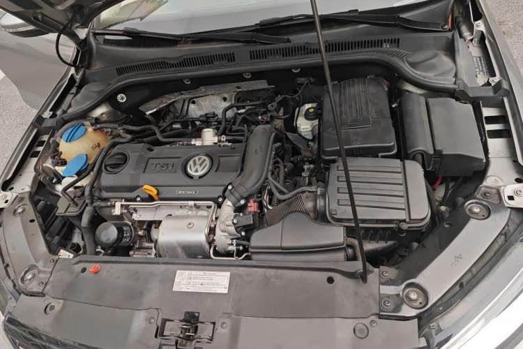 Used Volkswagen Sagitar 2014 1.4TSI Automatic Luxury Model Engine Bay