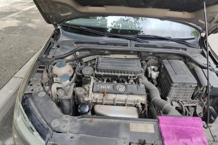 Used Volkswagen Sagitar 2014 1.6L Automatic Comfort Model Engine Bay Right