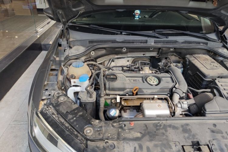 Used Volkswagen Sagitar 2014 1.4TSI Automatic Luxury Model Engine Bay Right
