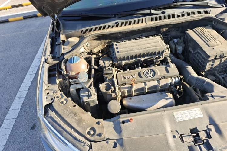 Used Volkswagen Sagitar 2014 1.6L Automatic Comfort Model Engine Bay Right