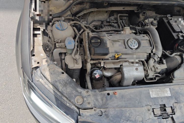 Used Volkswagen Sagitar 2014 1.4TSI Manual Luxury Model Engine Bay Right