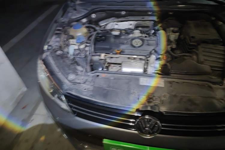 Used Volkswagen Sagitar 2014 1.4TSI Automatic Luxury Model Engine Bay Right