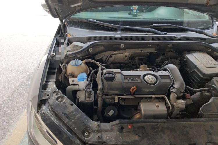 Used Volkswagen Sagitar 2014 1.4TSI Automatic Luxury Model Engine Bay Right