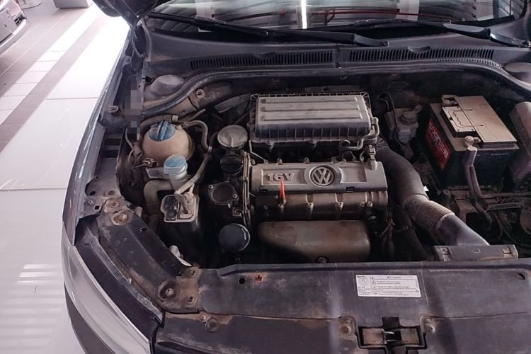 Used Volkswagen Sagitar 2014 1.6L Manual Comfort Model Engine Bay Right