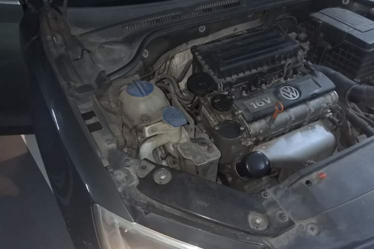 Used Volkswagen Sagitar 2014 1.6L Automatic Comfort Model Engine Bay Right