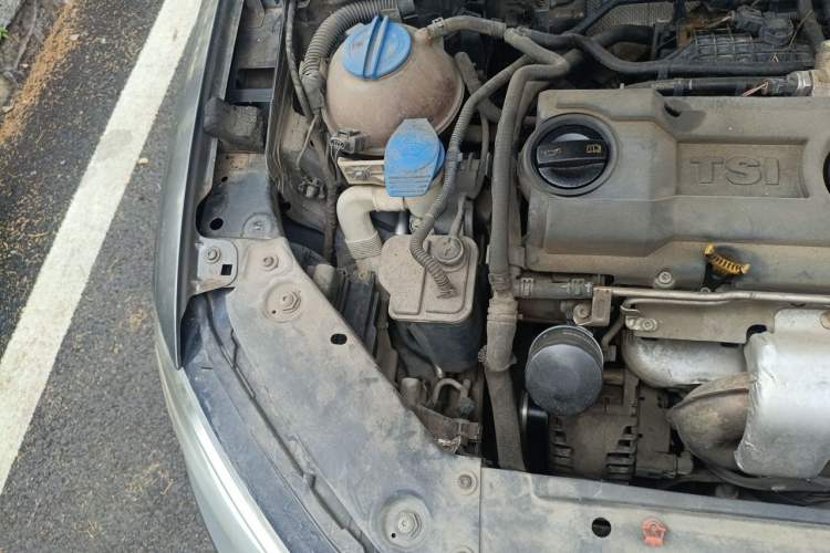 Used Volkswagen Sagitar 2014 1.4TSI Automatic Fashion Edition Engine Bay Right