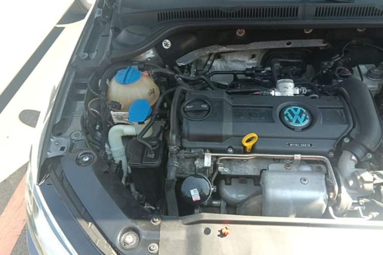 Used Volkswagen Sagitar 2014 1.4TSI Automatic Luxury Model Engine Bay Right
