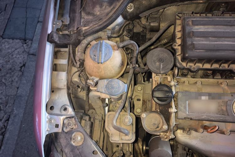 Used Volkswagen Sagitar 2014 1.6L Automatic Comfort Model Engine Bay Right