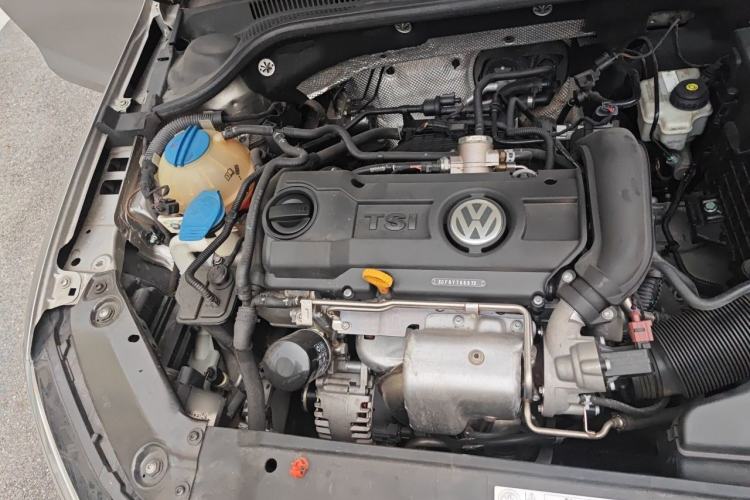 Used Volkswagen Sagitar 2014 1.4TSI Automatic Luxury Model Engine Bay Right