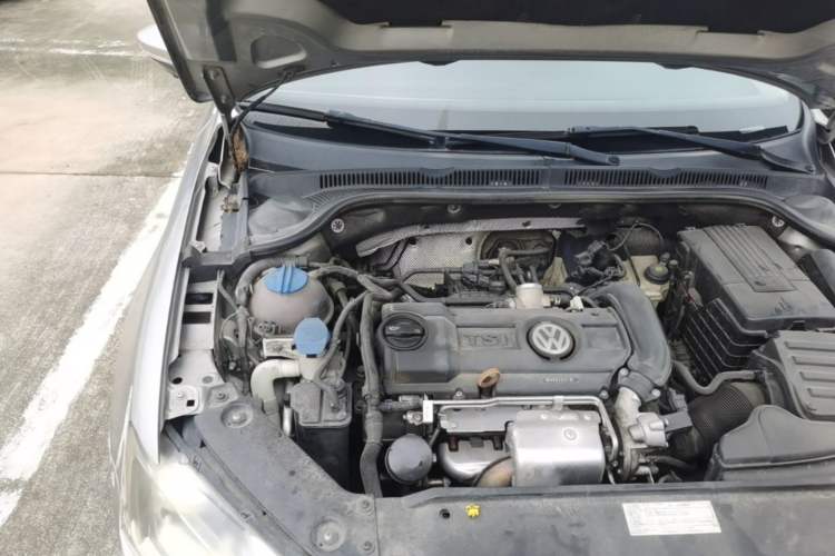 Used Volkswagen Sagitar 2014 Revised Version 1.4TSI Automatic Luxury Edition Engine Bay Right