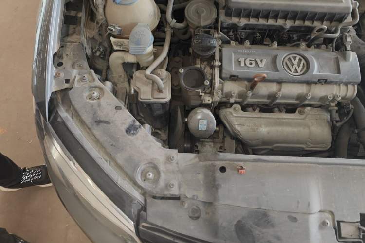 Used Volkswagen Sagitar 2014 1.6L Automatic Comfort Model Engine Bay Right