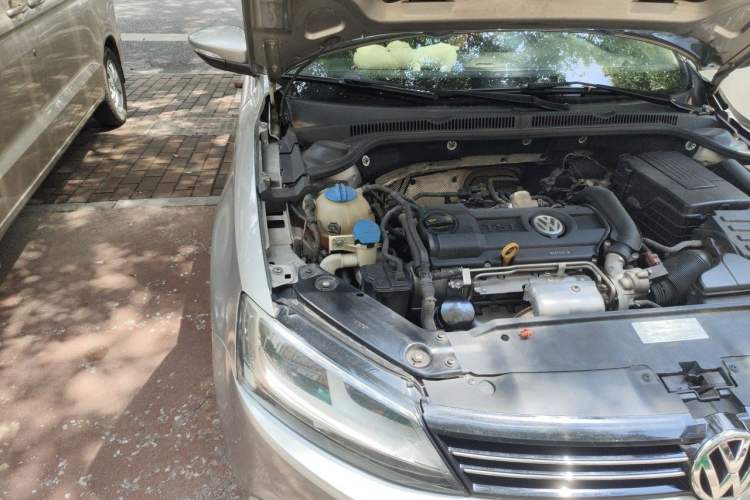 Used Volkswagen Sagitar 2014 1.4TSI Automatic Luxury Model Engine Bay Right