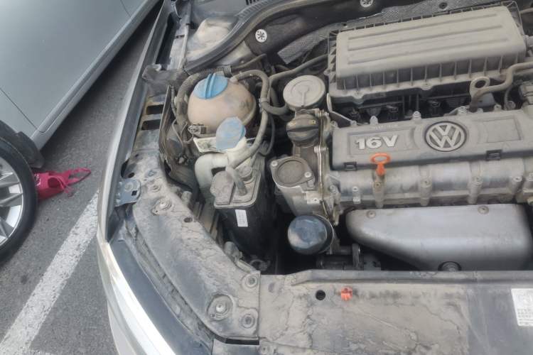 Used Volkswagen Sagitar 2014 1.6L Automatic Comfort Model Engine Bay Right