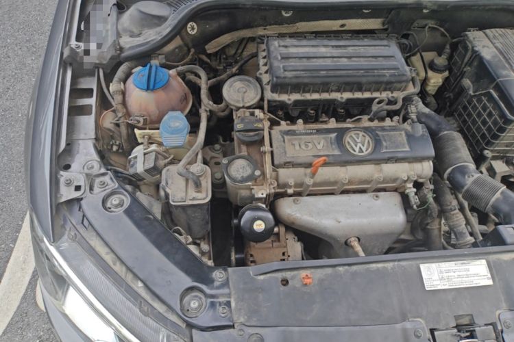 Used Volkswagen Sagitar 2014 1.6L Automatic Comfort Model Engine Bay Right