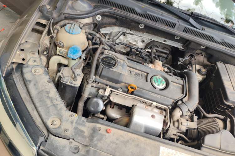 Used Volkswagen Sagitar 2014 1.4TSI Automatic Luxury Model Engine Bay Right