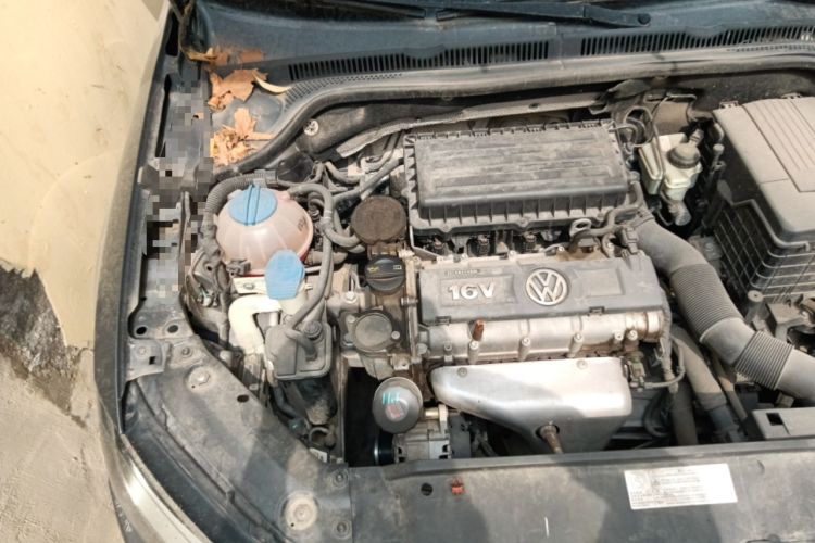 Used Volkswagen Sagitar 2014 1.6L Automatic Comfort Model Engine Bay Right