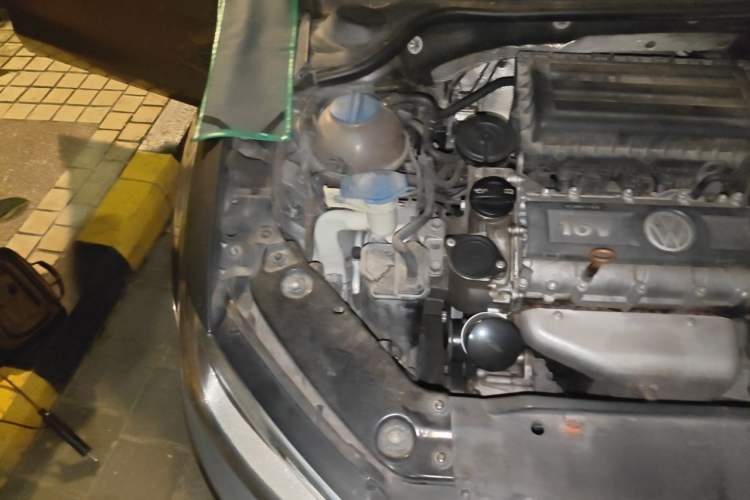 Used Volkswagen Sagitar 2014 1.6L Automatic Comfort Model Engine Bay Right