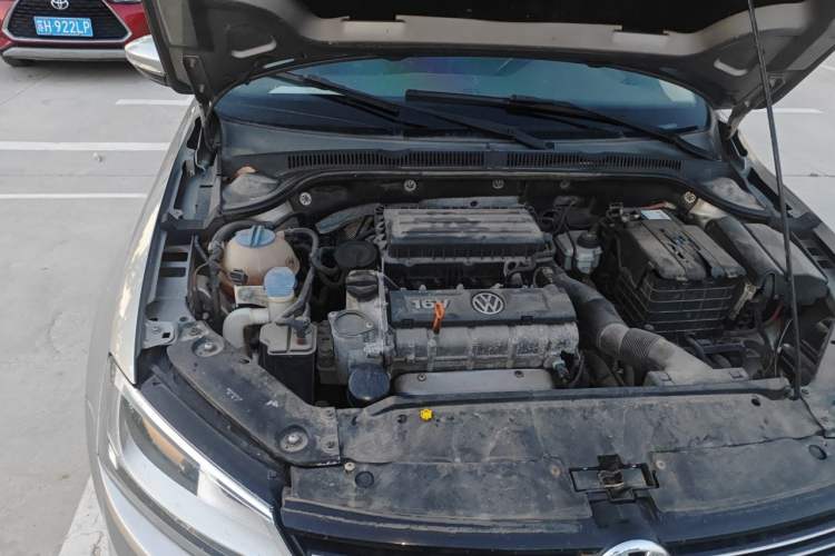 Used Volkswagen Sagitar 2014 Revised Version 1.6L Automatic Leading Edition Engine Bay Right