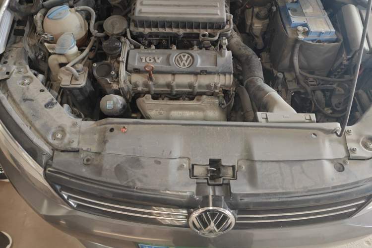 Used Volkswagen Sagitar 2014 1.6L Automatic Comfort Model Engine Bay