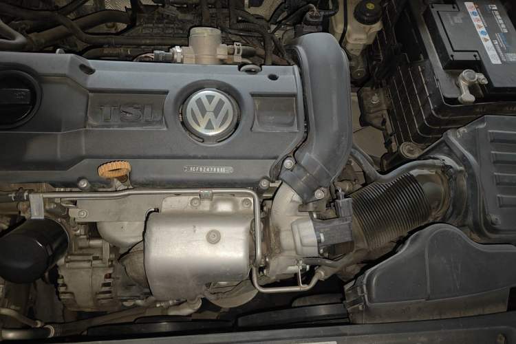 Used Volkswagen Sagitar 2014 Revised Version 1.4TSI Automatic Luxury Edition Engine Bay