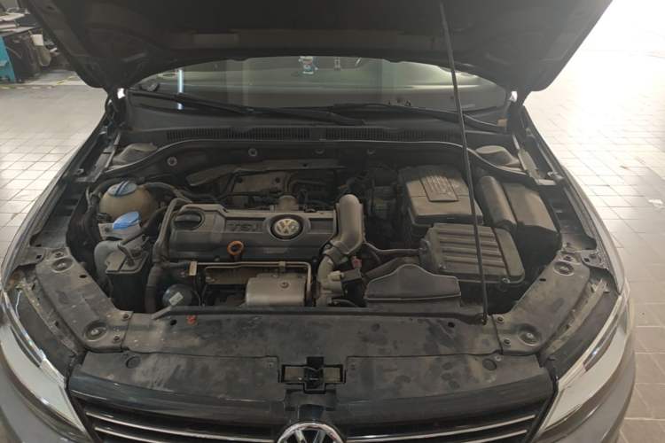 Used Volkswagen Sagitar 2014 1.4TSI Automatic Luxury Model Engine Bay