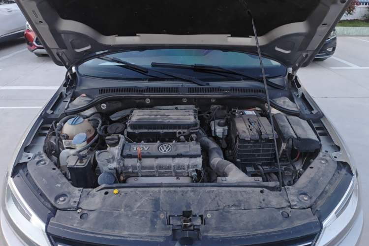 Used Volkswagen Sagitar 2014 Revised Version 1.6L Automatic Leading Edition Engine Bay