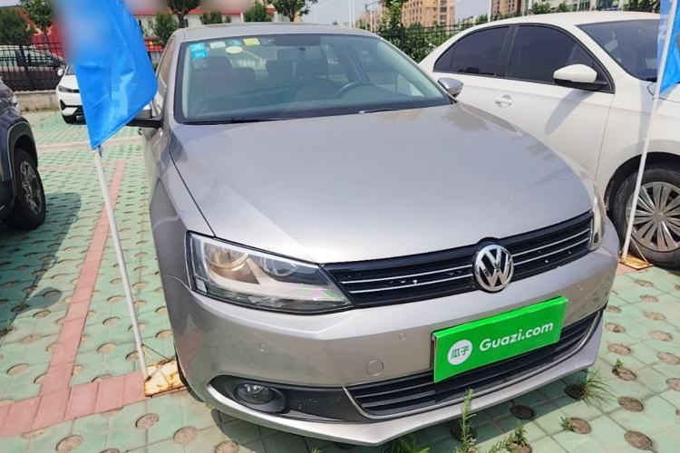 Used Volkswagen Sagitar 2014 1.4TSI Manual Luxury Model Front Right 45 Deg