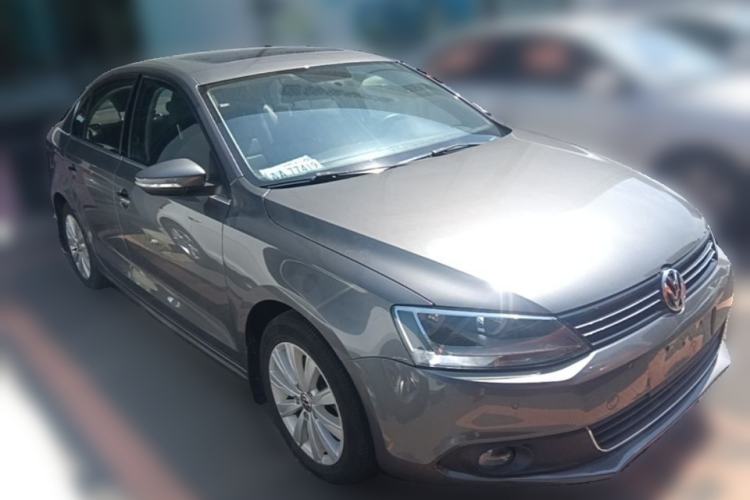 Used Volkswagen Sagitar 2014 1.4TSI Automatic Luxury Model Front Right 45 Deg