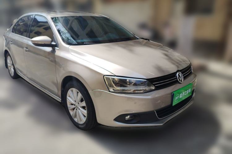 Used Volkswagen Sagitar 2014 1.4TSI Manual Luxury Model Front Right 45 Deg