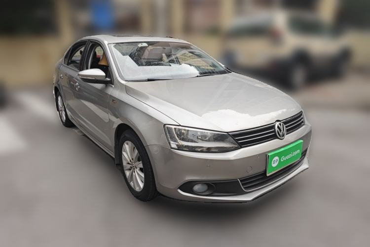Used Volkswagen Sagitar 2014 1.4TSI Automatic Luxury Model Front Right 45 Deg