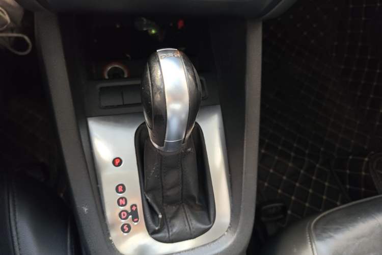 Used Volkswagen Sagitar 2014 1.4TSI Automatic Luxury Model Gear Lever
