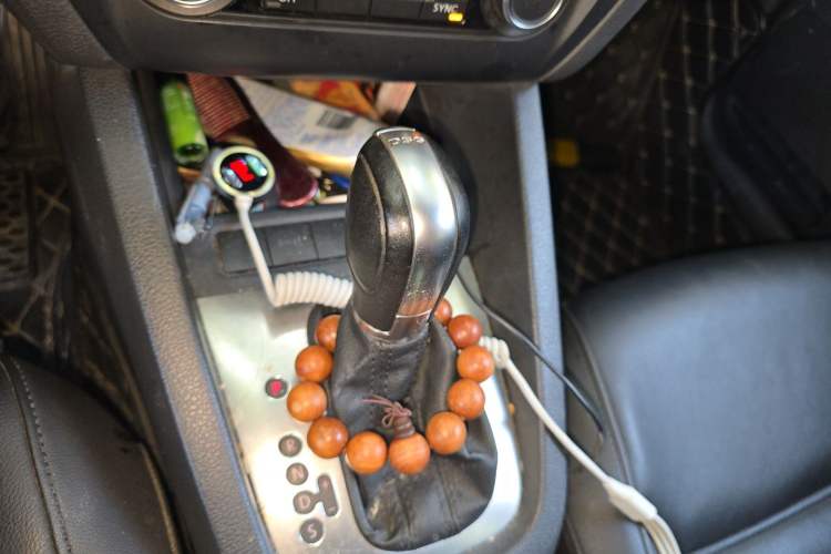 Used Volkswagen Sagitar 2014 1.4TSI Automatic Fashion Edition Gear Lever